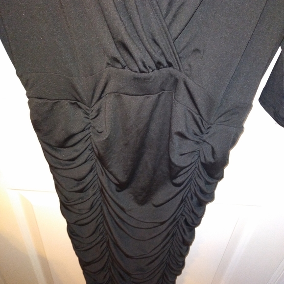 Slinky sexy little black dress - Picture 5 of 7